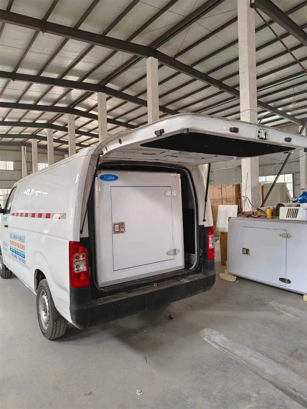 Custom Refrigeration Storage Box Installed Inside Van Frozen Container in Cargo Truck Transportation