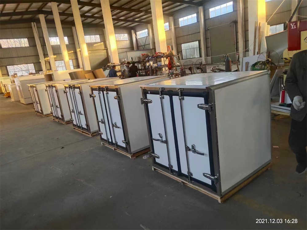 Custom Rotomolded Cargo Transfer Frozen Box with Solar Panel of Van Pickup with 48V/45AH Battery 1.5m Freezer Container  0 -10