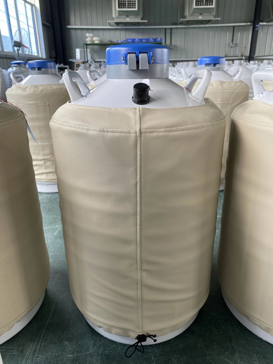 10~30L Nitrogen Tank Thermos Cryocan Liquid Nitrogen Container