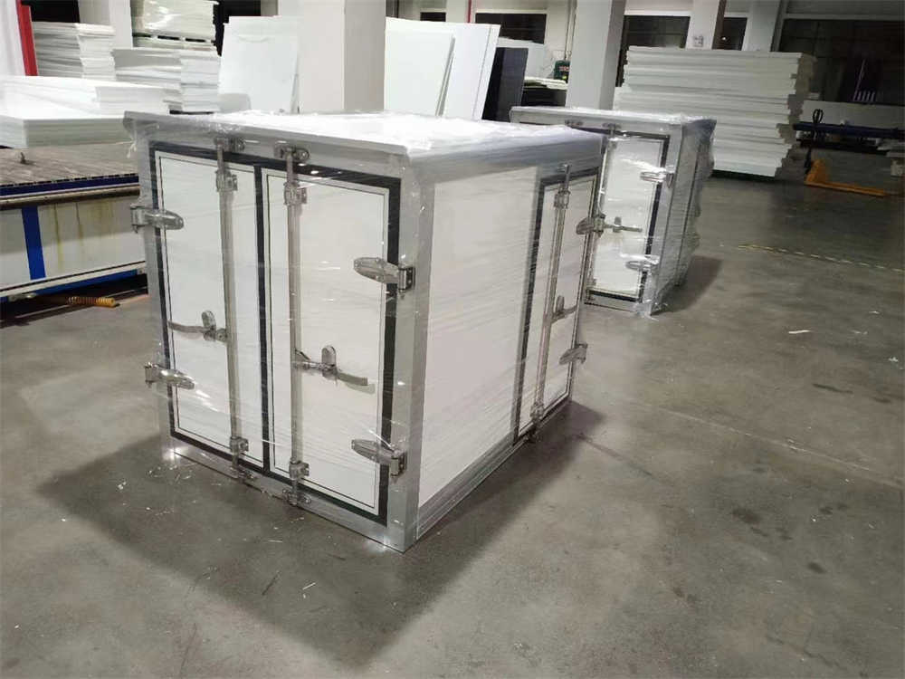 Custom Rotomolded Cargo Transfer Frozen Box with Solar Panel of Van Pickup with 48V/45AH Battery 1.5m Freezer Container  0 -10