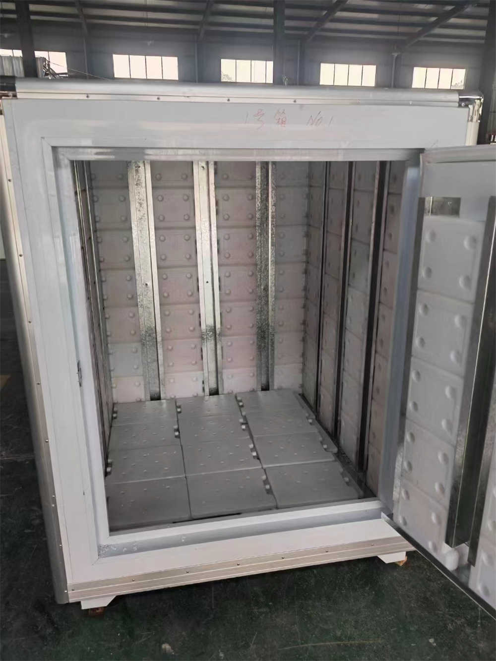 Custom Rotomolded Cargo Transfer Frozen Box with Solar Panel of Van Pickup with 48V/45AH Battery 1.5m Freezer Container  0 -10